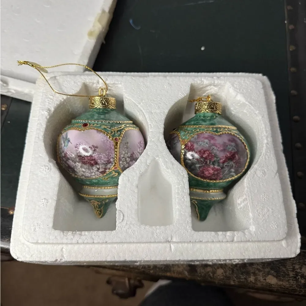 Vintage BRADFORD EDITIONS  Christmas The Sweet William Garden Pair Of Ornaments